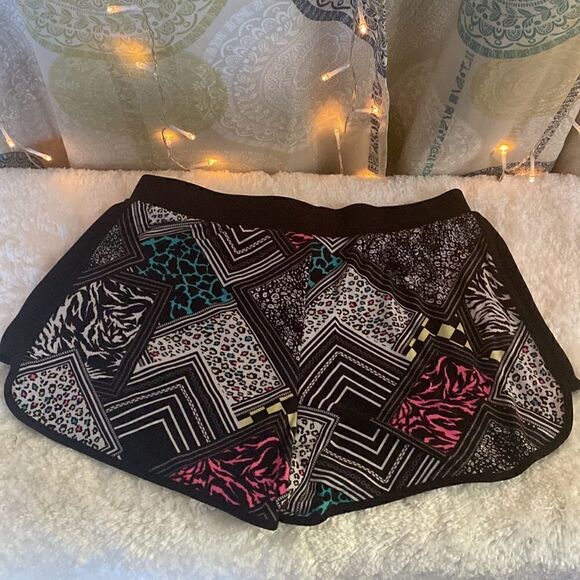 Neon print cotton shorts with tie front & stretch material. Size L (11/13). - Picture 3 of 3